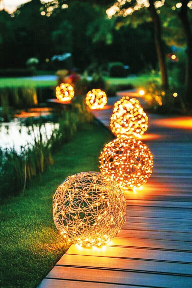 Ratanové koule se dají sehnat na internetu ve všech velikostech.