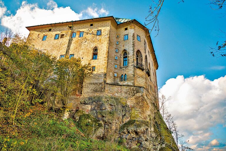 Houska: Hrad s legendární branou do pekla nezklame.