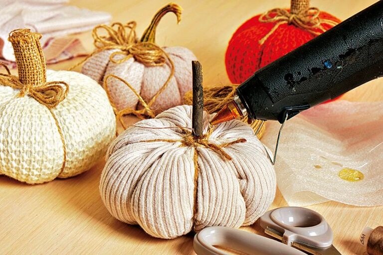 E. Stopku můžete vytvořit například z látky nebo juty stočené do ruličky, či klacíku.