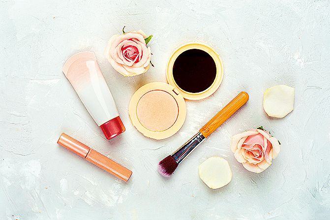 Štětce a houbičky na make-up vám práci usnadní.