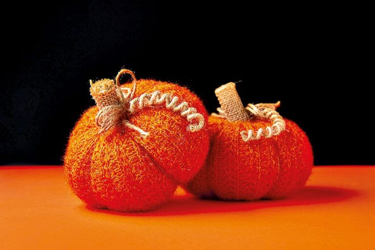 D. Aby vaše dekorace získala typický tvar dýně, použijte silnější nit nebo přízi.