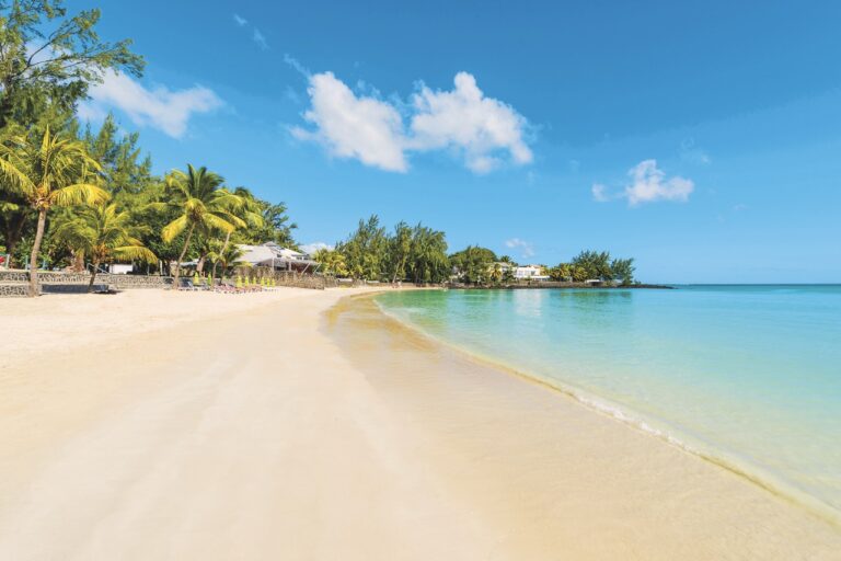 Pláž Pereybere je jako z reklamního plakátu na rajskou nirvánu.