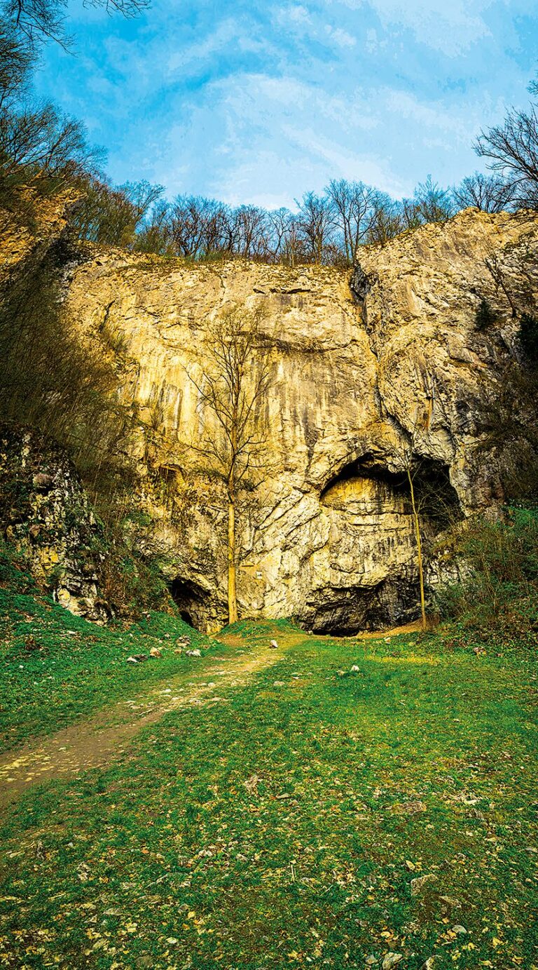 Býčí skála: Jeskyně v této skále v Moravském krasu ukrývá spoustu tajemství dodnes.