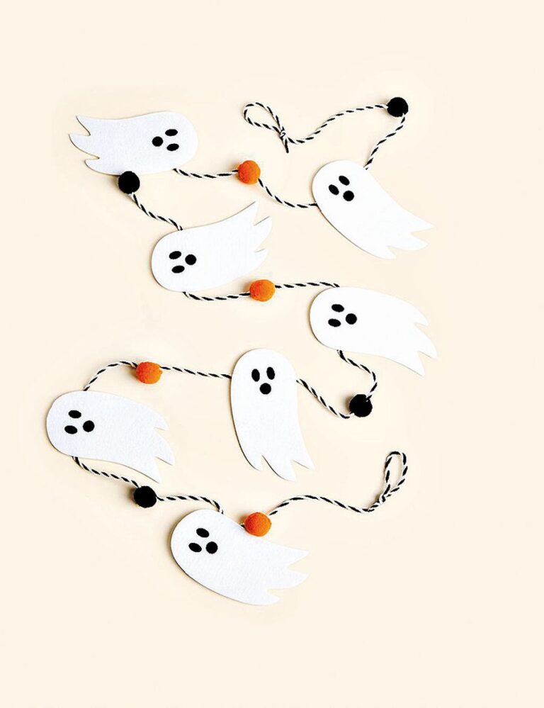 Strašidelný řetěz s roztomilými duchy