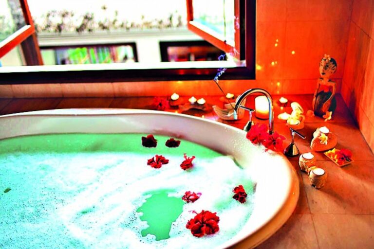 Při rituální koupeli mějte hořící svíčky v dosahu vany.