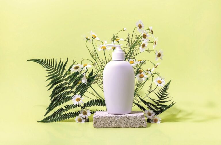 Exktrakt z heřmánku se hodí pro blonďaté vlasy.