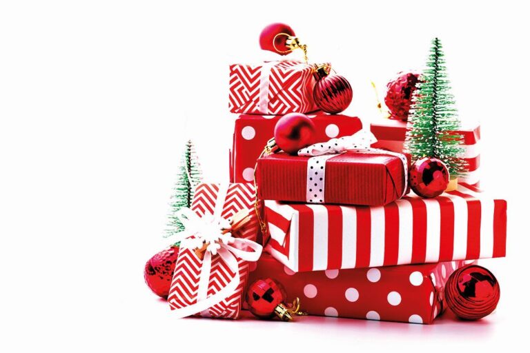 Raději vsaďte na pruhy a puntíky, díky kterým budou dárky pod stromečkem nepřehlédnutelné.