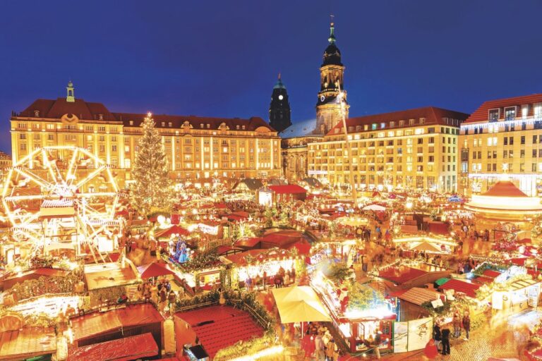 Panoráma Starého Města ve vánočním hávu vás nepochybně nadchne.