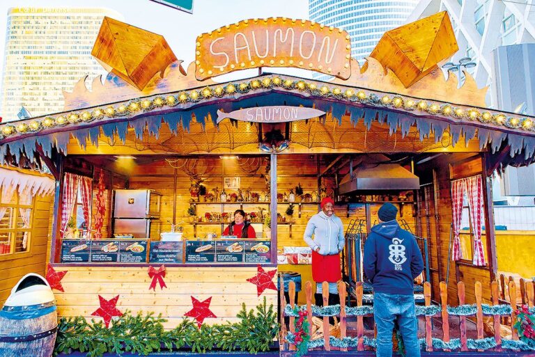 Paříž, La Défense: Je to největší trh v Paříži, a to nejen během adventu.