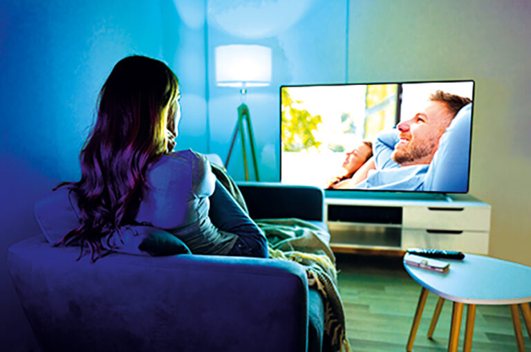 Usínat při puštěné televizi je cesta, jak si zadělat na problémy.