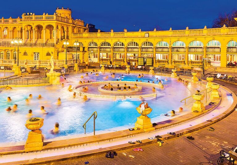 Budapešť, Lázně Széchenyi: Nejen vánoční trhy, ale také lázně si tu dopřejte!