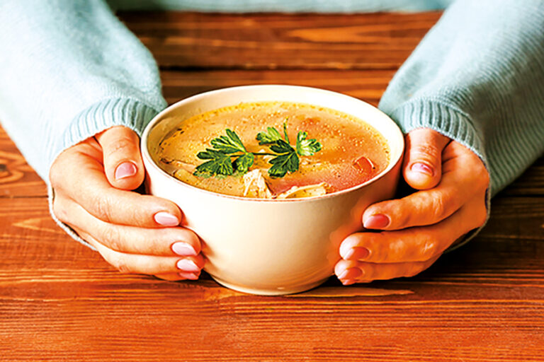 V praxi však platí, že při mírném průběhu je nejdůležitější odpočinek, dostatek tekutin a klid.