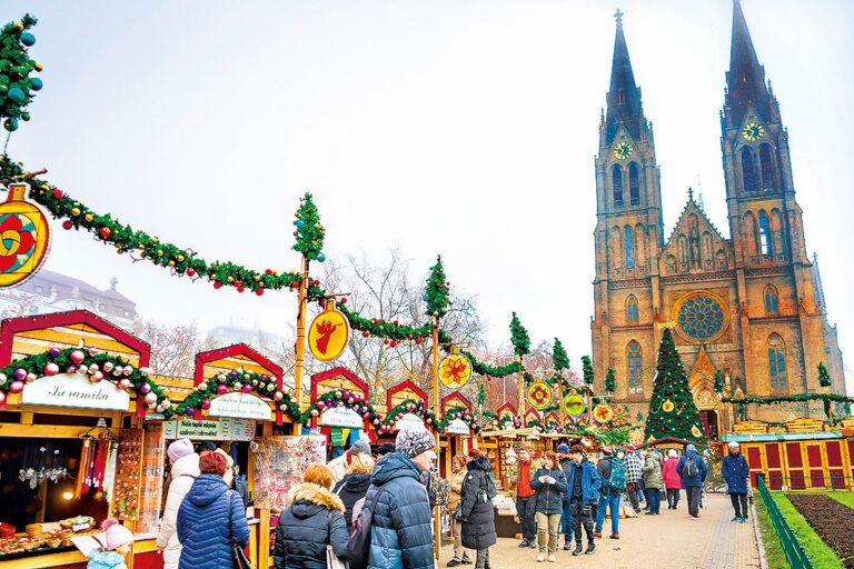 Praha, Náměstí míru: Oáza před kostelem sv. Ludmily pro ty, kdo nemají rádi příliš mnoho lidí.
