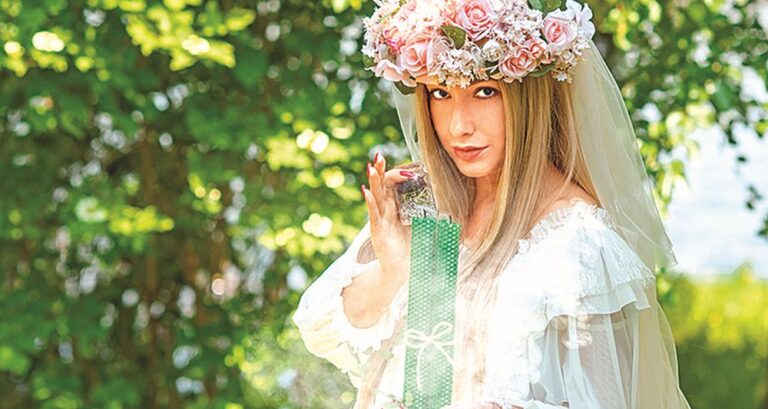 Plamen svíčky je branou mezi světy.