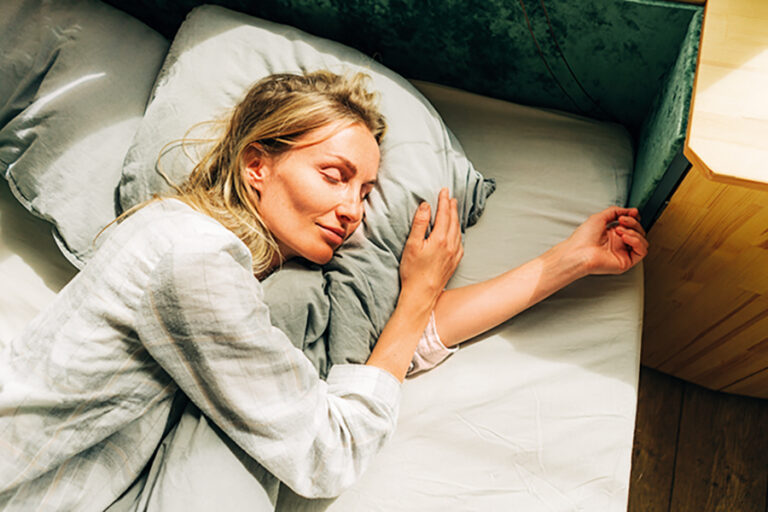 Horký přírodní nápoj s medem je ve všech třech případech vhodný pomocník.