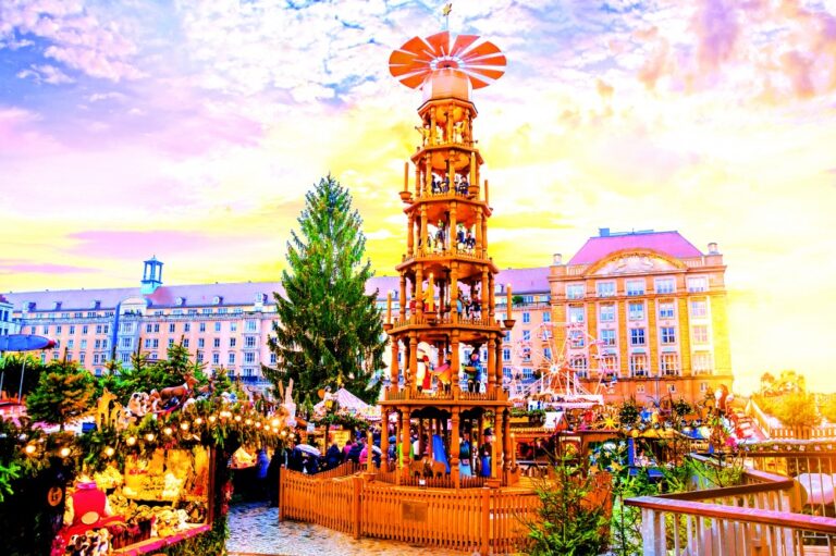 Největší trh Striezelmarkt je jedním z nejstarších vánočních trhů v celém Německu.