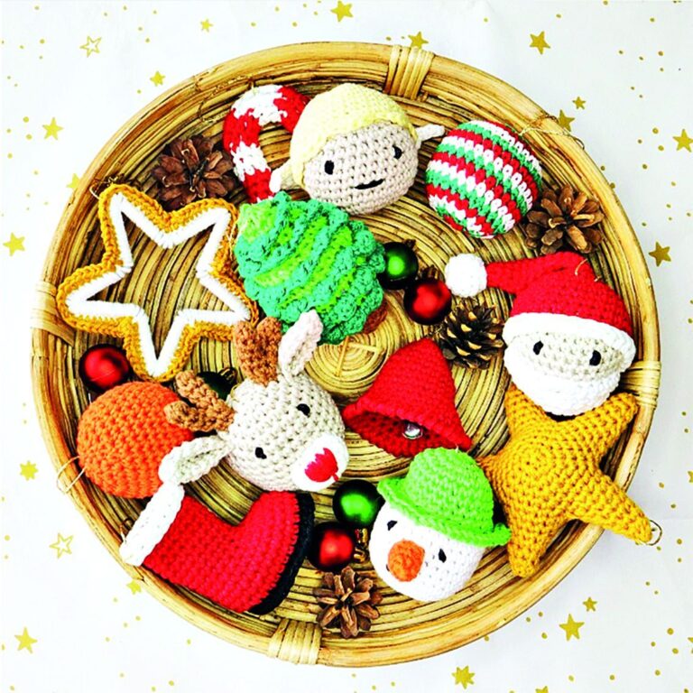 Kdo umí háčkovat, můžr si s ozdobami vyhrát po svém.