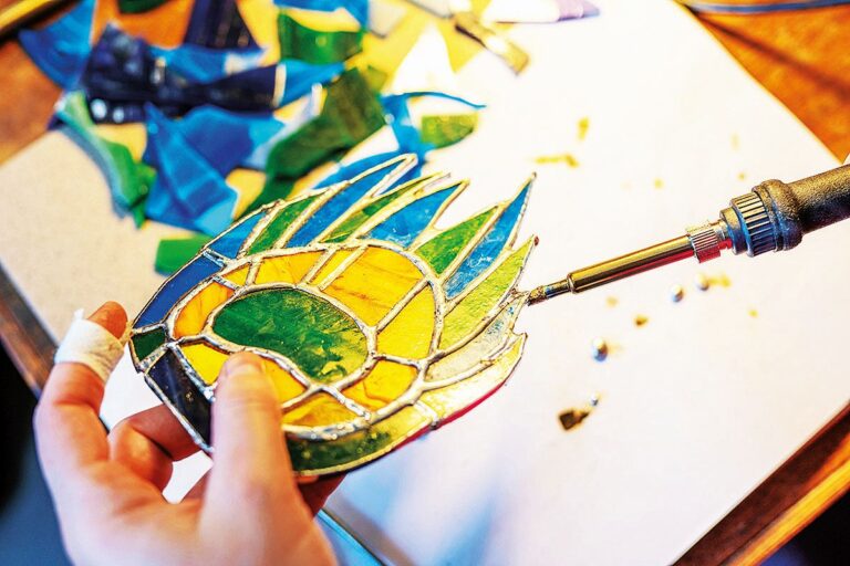 Cínované dekorace vypadají skvěle. Zprvu to chce ale trochu cviku. Práce s pájkou není zrovna jednoduchá.