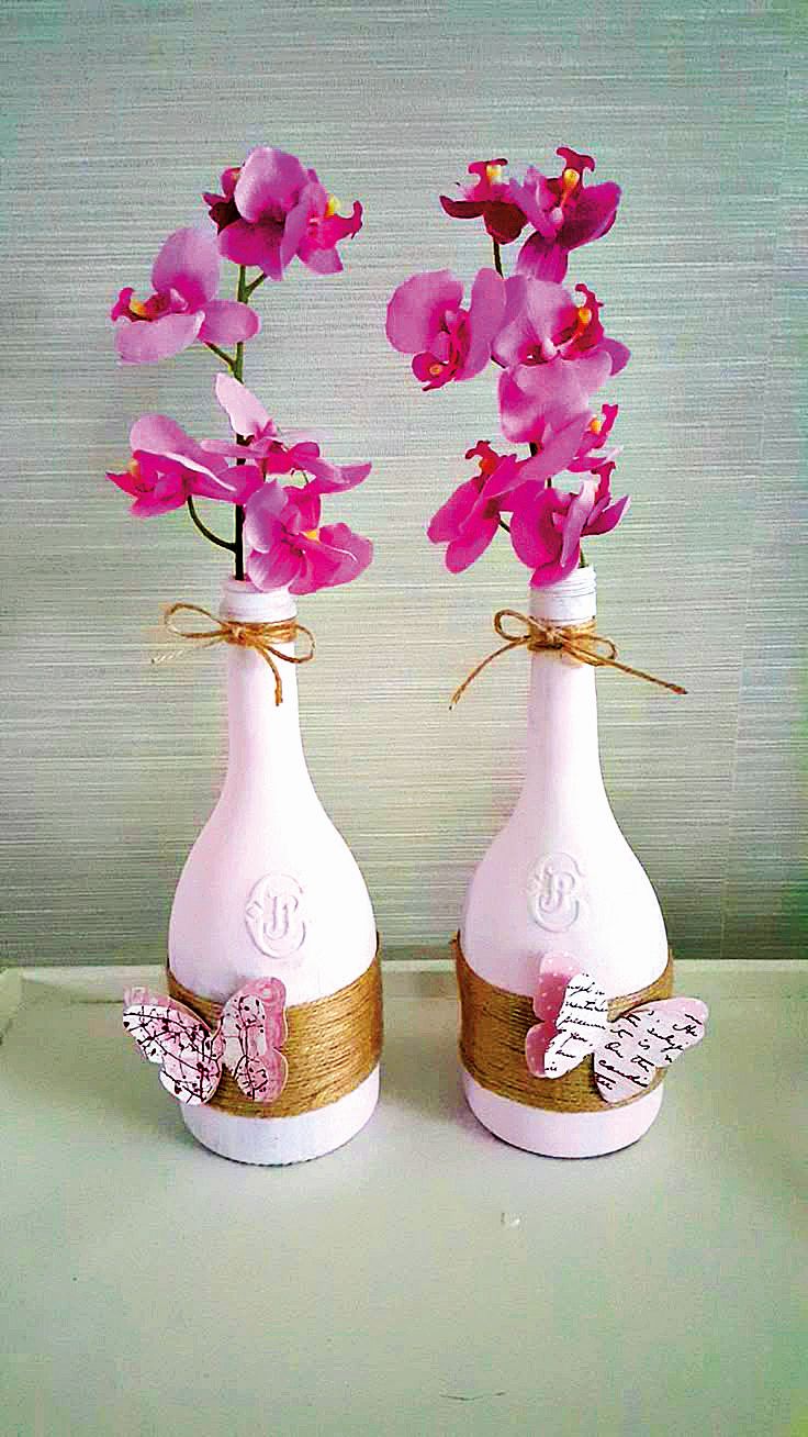 Trocha svěží jarní barvy, přírodní provázek a drobná dekorace, třeba motýlek...