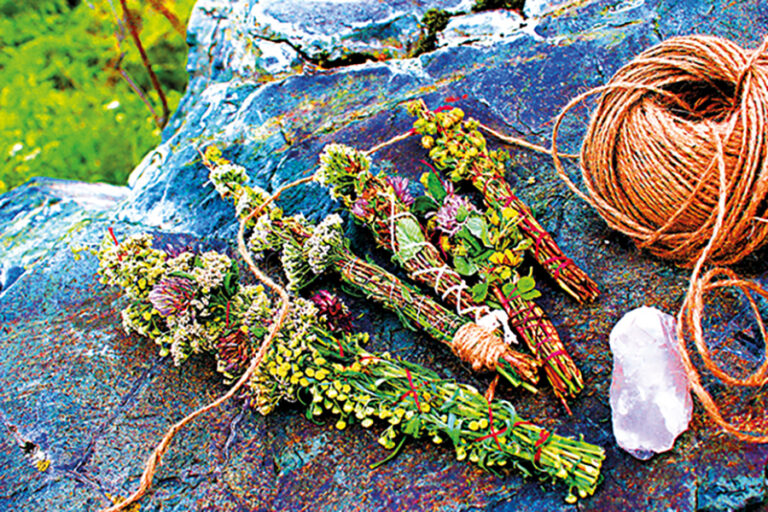 Staří Keltové v den jarní rovnodennosti vždy při východu slunce zapalovali ohně, které je v tento magický čas měly zbavit všeho negativního a očistit je.