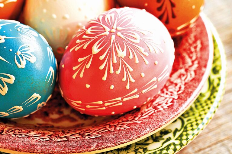 Malování kraslic vyžaduje cvik a pevnou ruku.