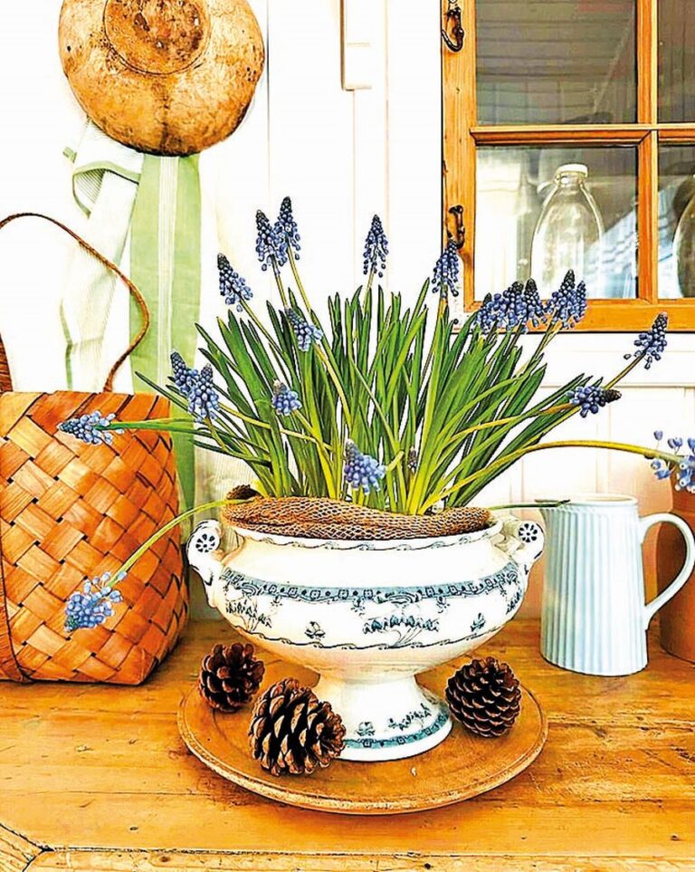 Jarní retro květináč