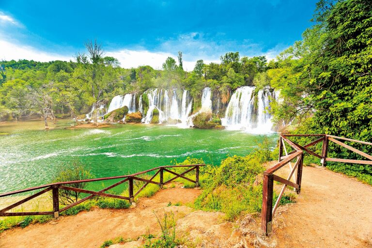 Kravica: Říká se jim Malé Niagáry. Piknik spojený s koupáním je snem turistů i místních.