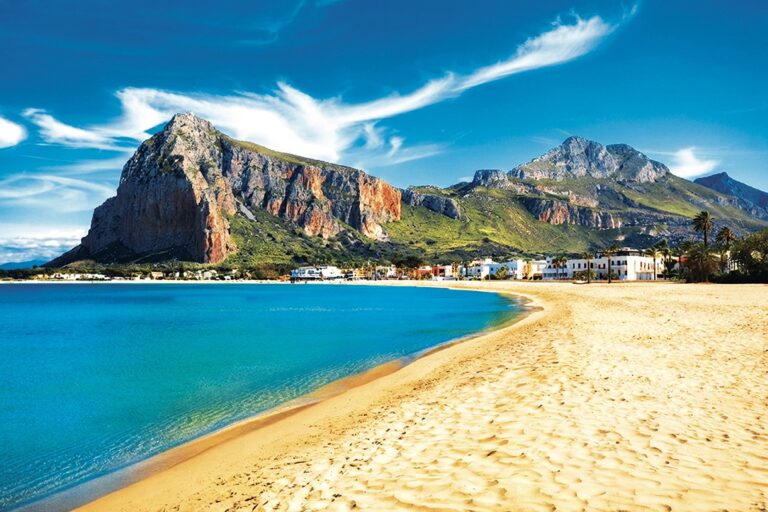 U San Vito Lo Capo si užijete výhled na horu Monaco.
