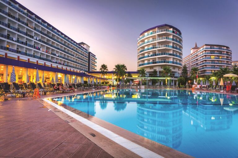 Alanya je plná luxusních hotelů, ve kterých personál splní každé vaše přání.