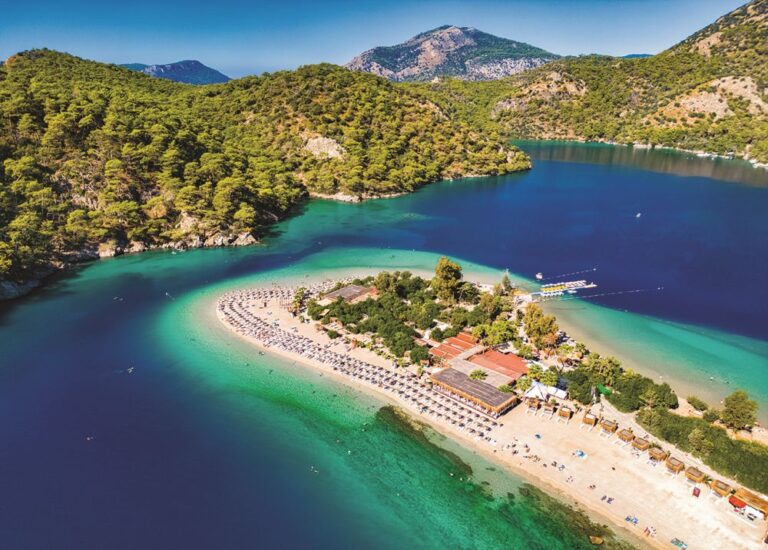 Pláž Olu Deniz patří k těm nejkrásnějším na světě.