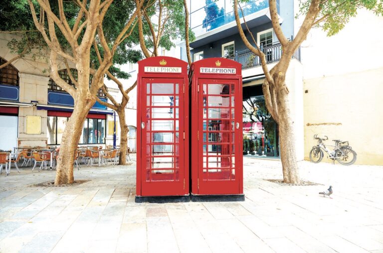 Gibraltar je britským územím, takže tu narazíte i na anglické symboly.