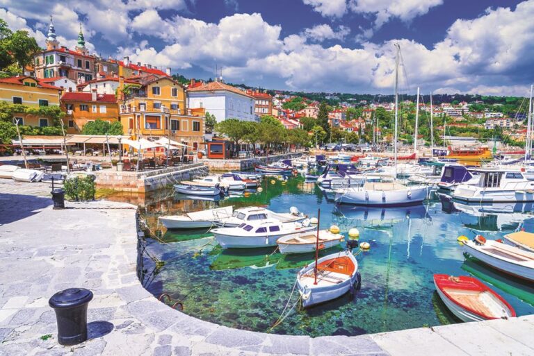 Do tohoto přímořského lázeňského městečka se sjíždějí nadšení turisté z celého světa.