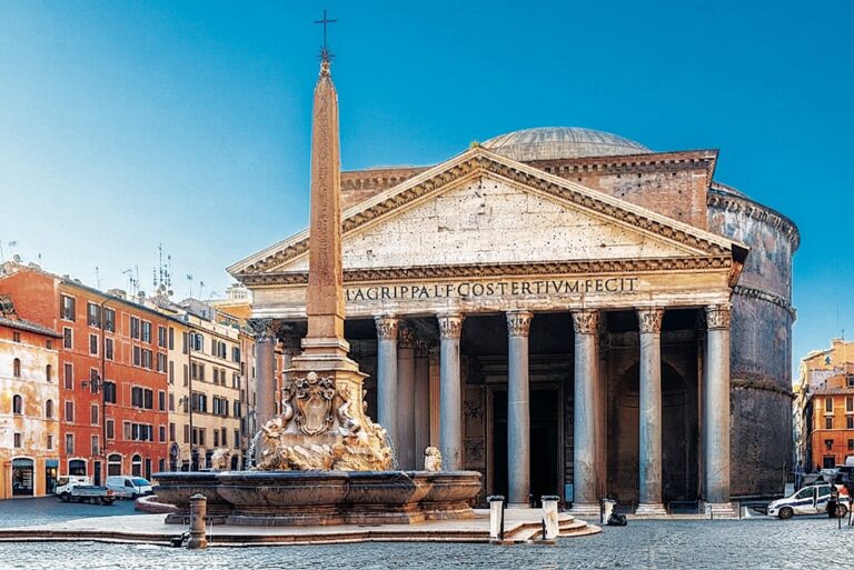 Pantheon na náměstí Piazza della Rotonda.
