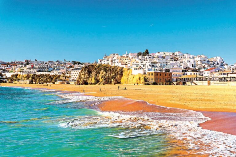 Algarve ovlivňují teplé mořské a vzdušné proudy ze severní Afriky, díky kterým tu panuje mírné klima.