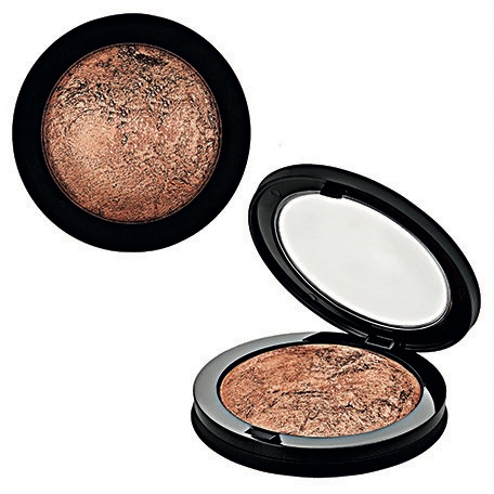 Zařaďte do kosmetiky praktický bronzer.