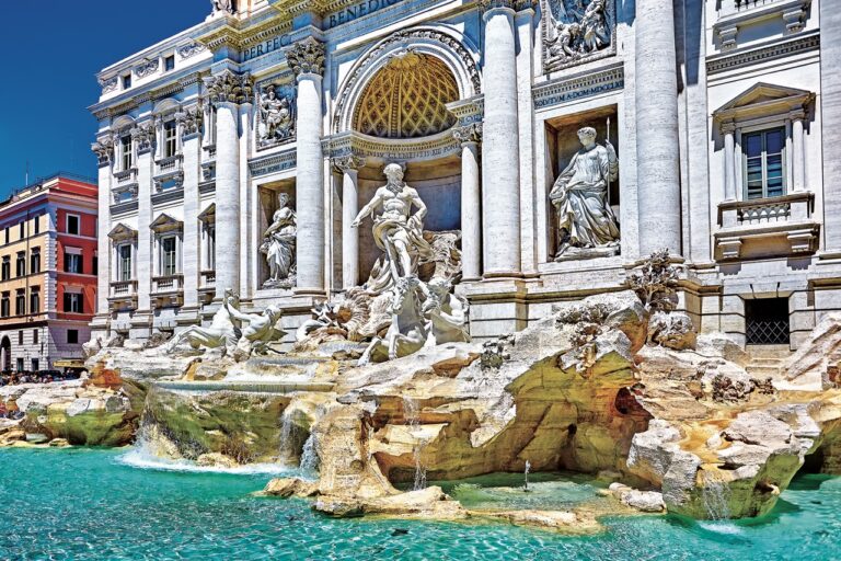 Nejznámější fontána v Římě, Fontana di Trevi, vám možná připadá povědomá – hrála v mnoha slavných filmech.