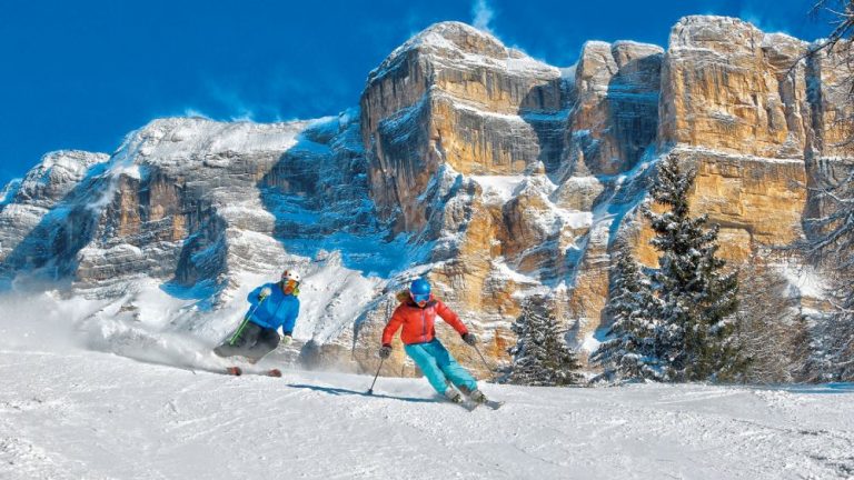 Na lyže dnes už patří helma, Cortina má řadu závodních tratí.