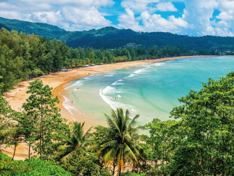 Odpolední idylka na Kamala Beach, známé pláži na západě Phuketu. Pohodička...