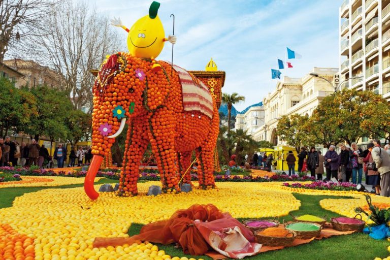 Festival citrusů v Mentonu pobaví ovocnými skulpturami.