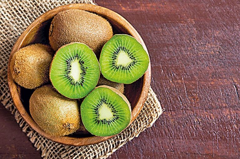 Kiwi je vitaminová bomba. Zastíní i citron.