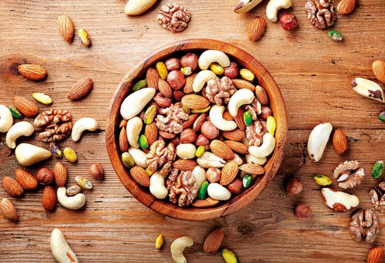 Ořechy a semínka udělají dobře celému tělu i obočí.