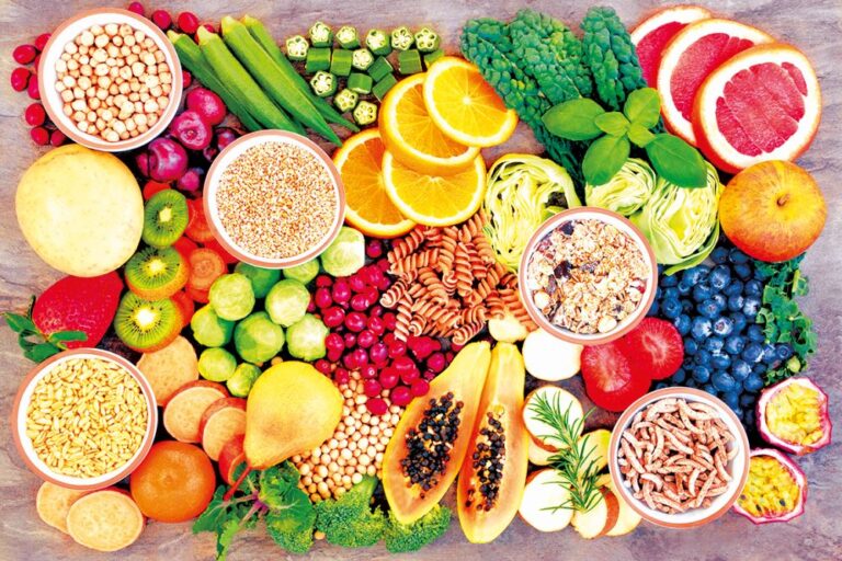 Tolik potřebnou vlákninu najdete například v zelenině, ovoci, luštěninách, obilovinách nebo celozrnném pečivu.