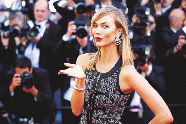 Karlie Kloss dobře ví, jak být za kočku.