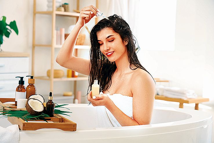 Nanášet se mohu do suchých i vlhkých vlasů.