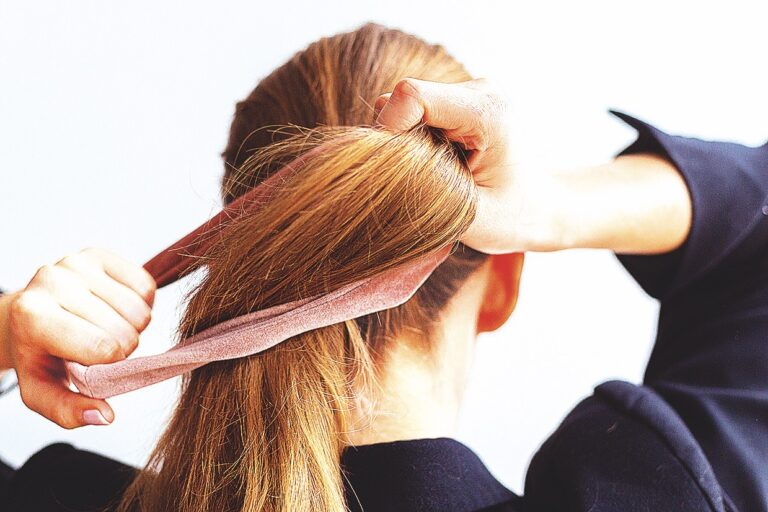 Ohon se nosí, ale nestahujte ho příliš pevně.