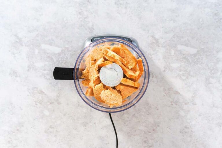 Peeling z chleba je skvělý důkaz, že péče o pleť nemusí být drahá.