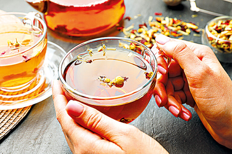 Dlouhodobě časté přejídání může vést k přibírání na váze.