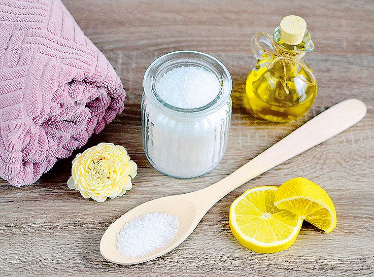 Jednoduchý peeling si vyrobíte z domácích surovin.