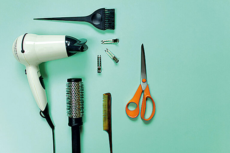 Nefénujte vlasy zbytečně horkým vzduchem.