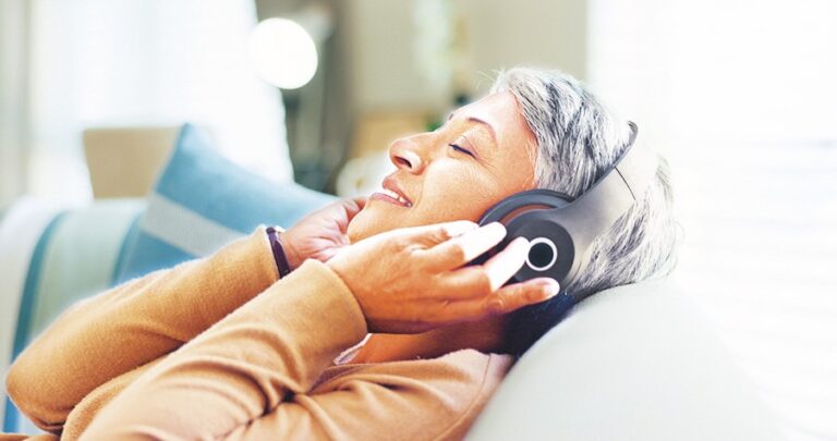 Pozor na hudbu ze sluchátek.